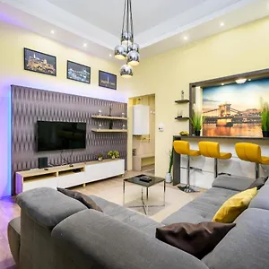 downtown-deluxe-two-bedroom-apartment-with-sauna.inbudapesthotels.com/